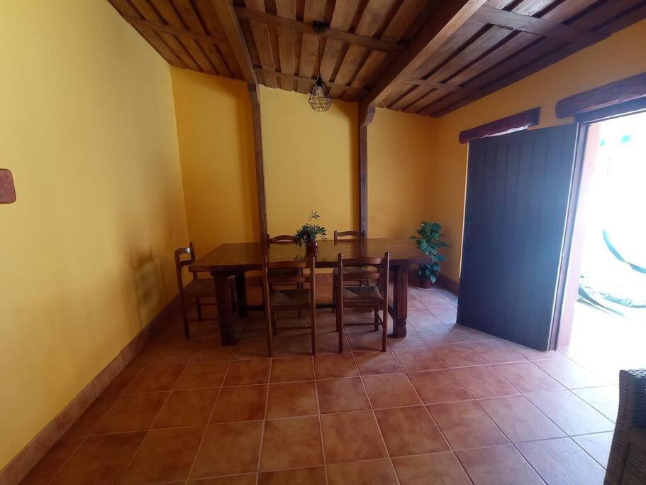 Вілла Agradable Casa Antigua Reformada Con Patio Espejon Екстер'єр фото